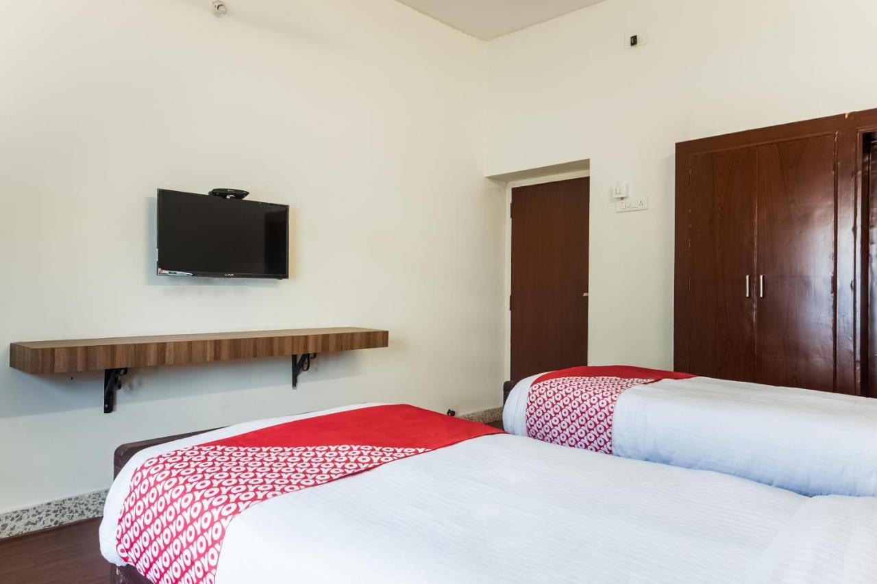 Oyo 76129 Rk Inn Guntur Luaran gambar
