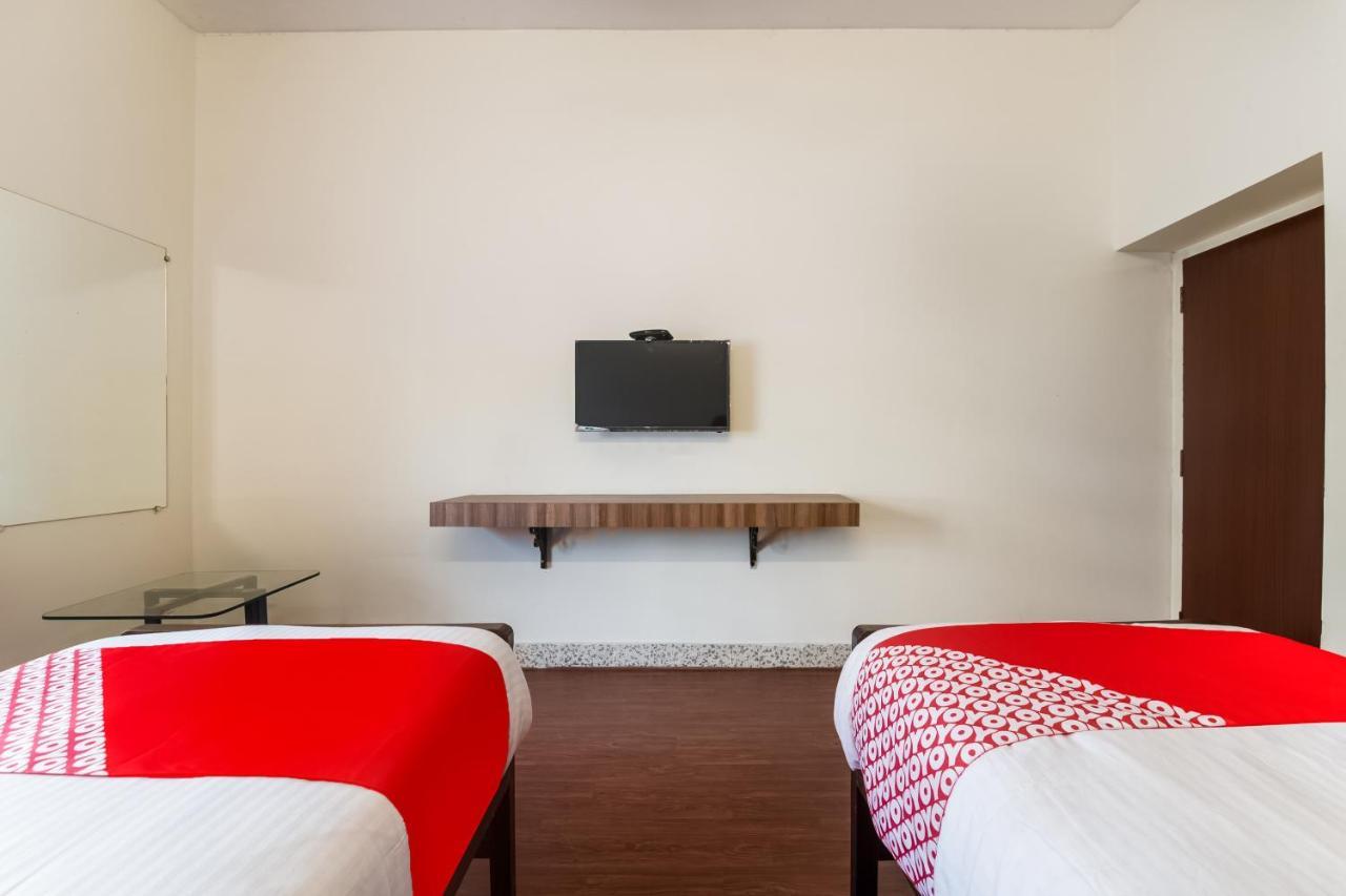 Oyo 76129 Rk Inn Guntur Luaran gambar