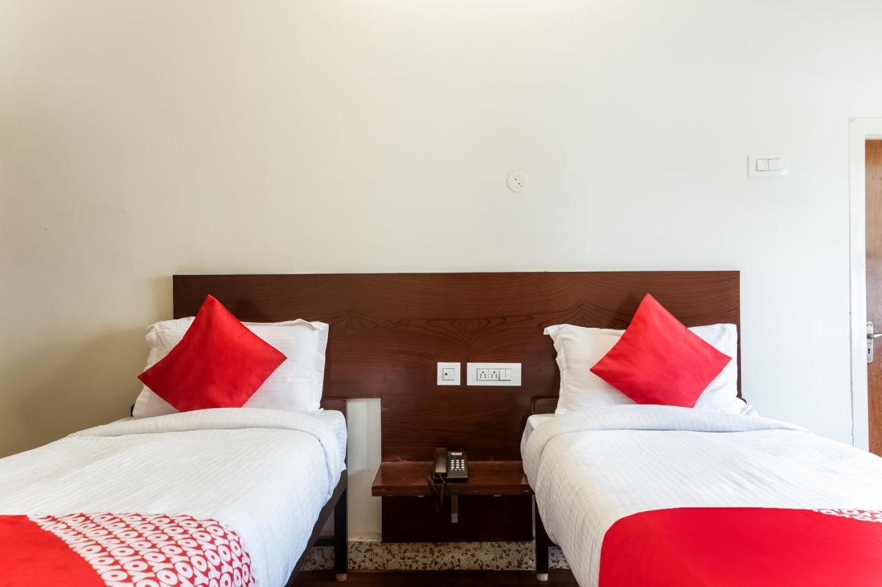 Oyo 76129 Rk Inn Guntur Luaran gambar