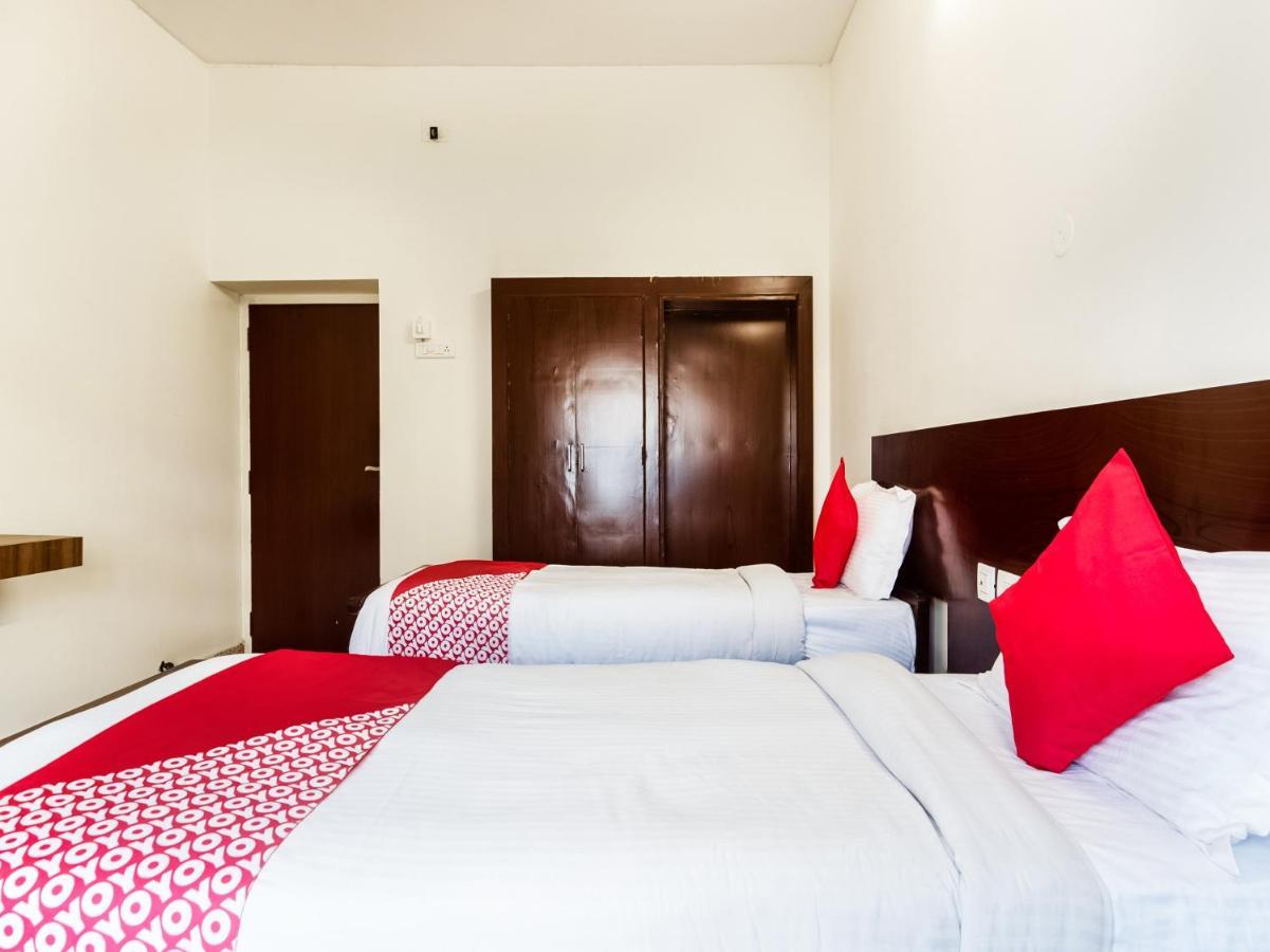 Oyo 76129 Rk Inn Guntur Luaran gambar
