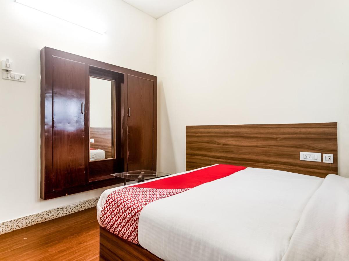 Oyo 76129 Rk Inn Guntur Luaran gambar