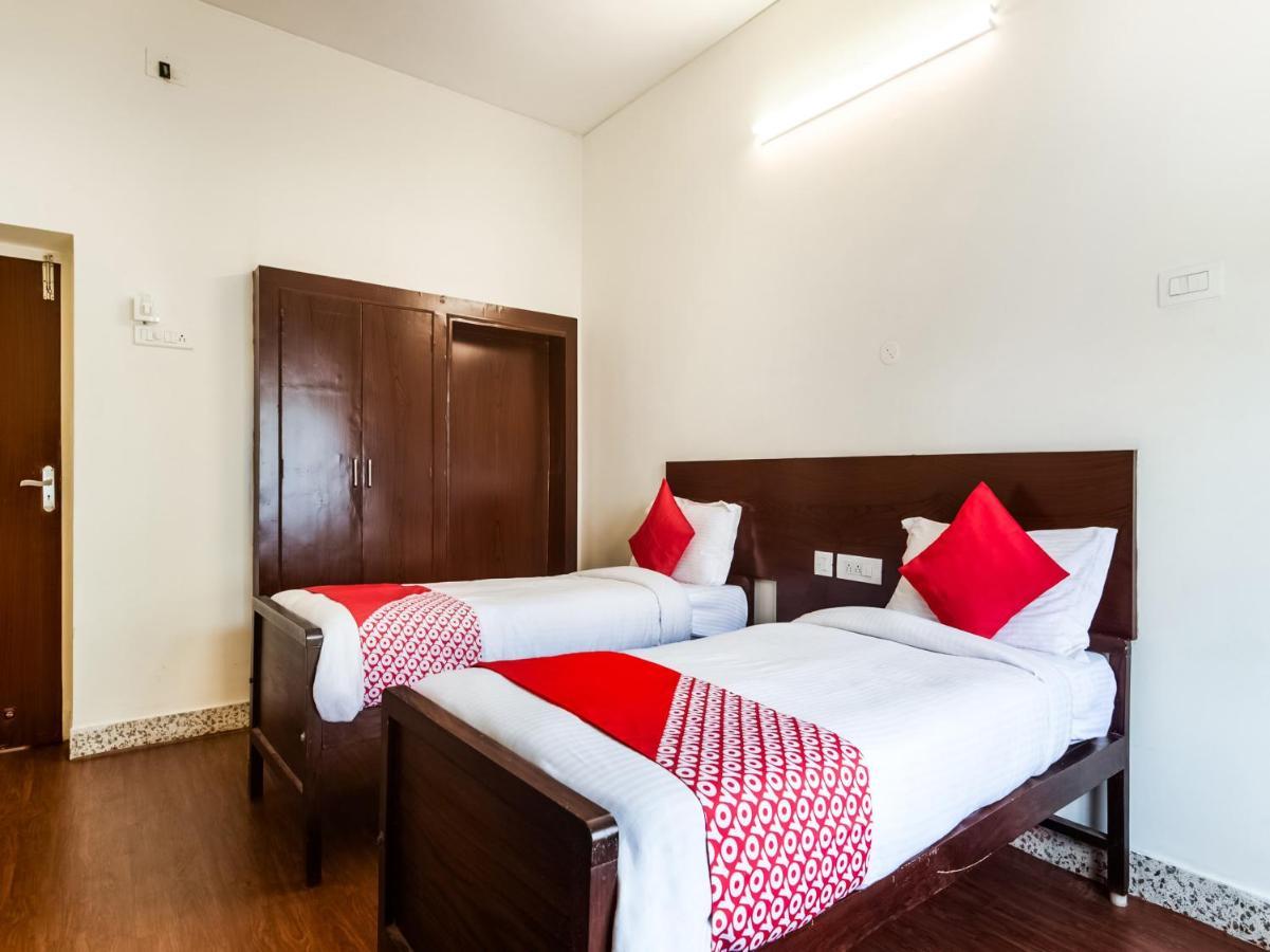Oyo 76129 Rk Inn Guntur Luaran gambar